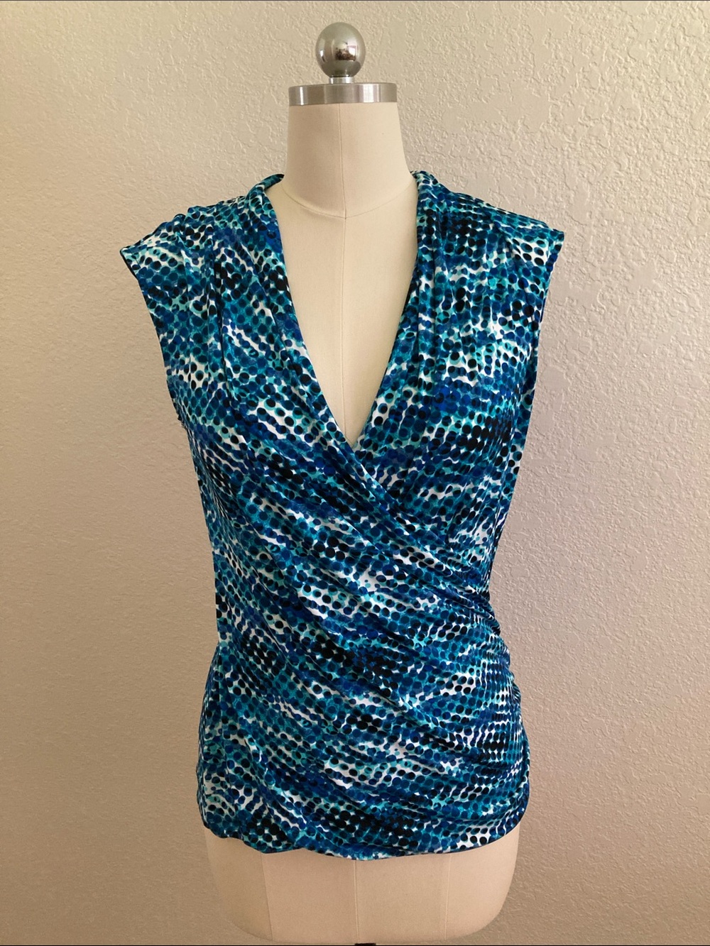 Chaus Blue and White Wrap Women's Sleeveless Blouse